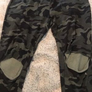 Camo jogger wore once